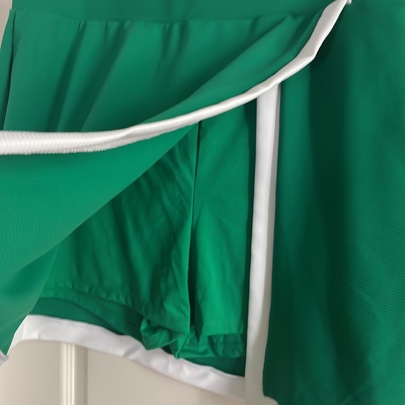 Green and White Contrast-Trim Skort - Picture 6 of 9